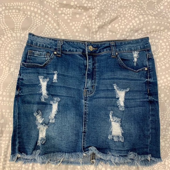 FASHION NOVA ripped jean skirt🤍 - Picture 3 of 5